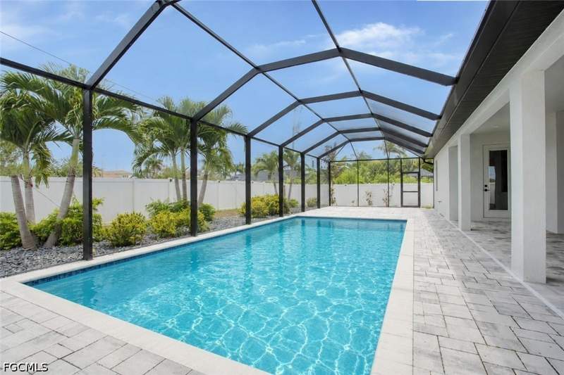 3 bedroom SingleFamilyResidence at 1521 SW 43rd Ln, Cape Coral, Cape Coral — photo 2