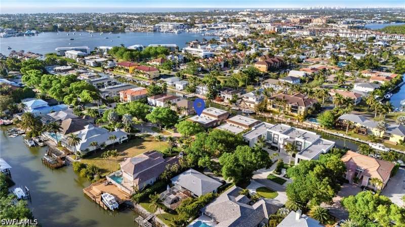 2 bedroom Condominium at 1521 Chesapeake Ave B2, Chesapeake Landings, Naples — photo 4