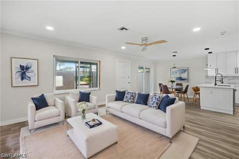 1521 Chesapeake Ave B2, Naples FL - photo 6 of 22