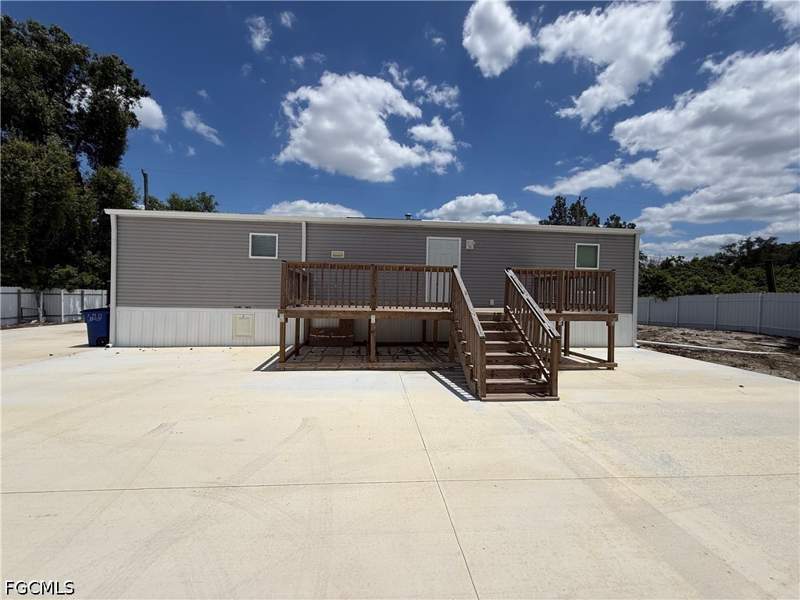 2 bedroom ManufacturedHome at 8165 Heck Dr, North Fort Myers, North Fort Myers — photo 2