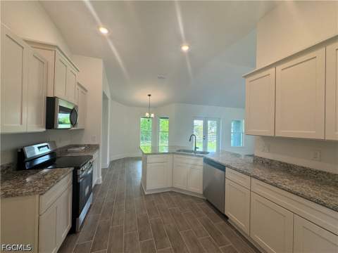 302 SE 1st Ter, Cape Coral FL - photo 10 of 23