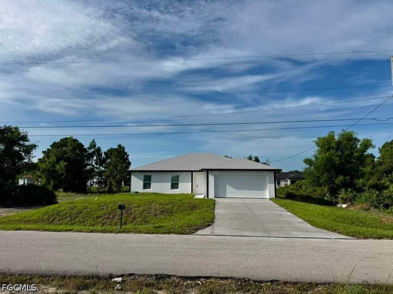 4 bedroom SingleFamilyResidence at 3707 32nd St SW, Lehigh Acres, Lehigh Acres — photo 3