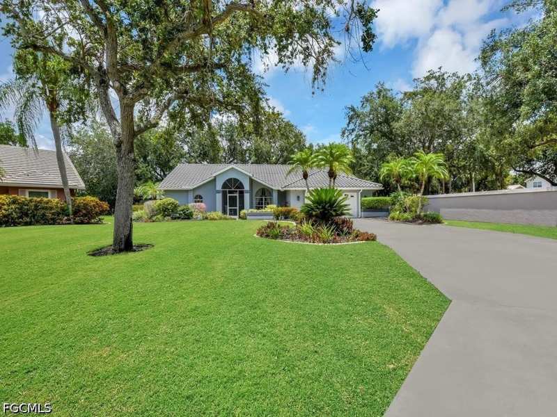 4 bedroom SingleFamilyResidence at 11481 Bent Pine Dr, Mahogany Run, Fort Myers — photo 1