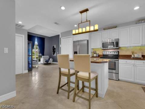 11481 Bent Pine Dr, Fort Myers FL - photo 6 of 37