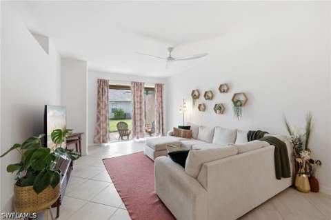 2584 Vine Ave, Naples FL - photo 10 of 38