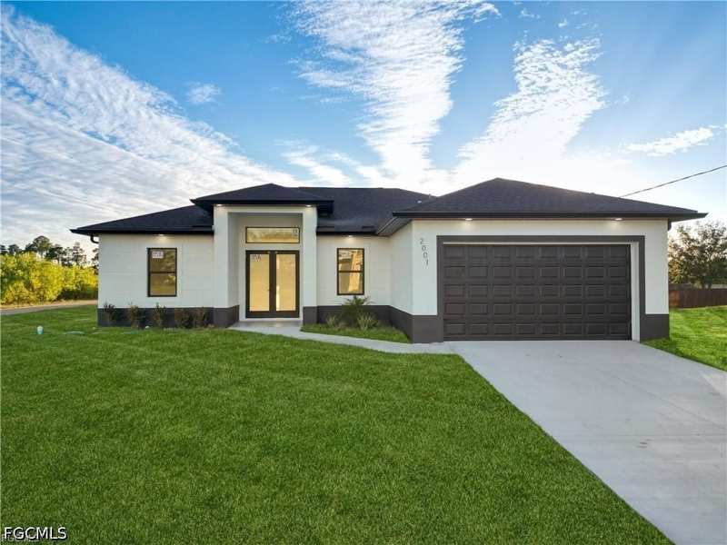 3 bedroom SingleFamilyResidence at 2001 Curry Ave N, Lehigh Acres, Lehigh Acres — photo 1