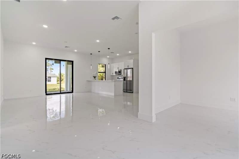 3 bedroom SingleFamilyResidence at 2001 Curry Ave N, Lehigh Acres, Lehigh Acres — photo 3