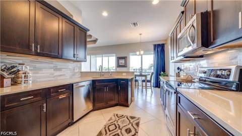 10230 Glastonbury Cir 202, Fort Myers FL - photo 7 of 50