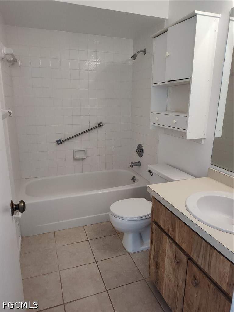 2 bedroom Attached at 9395 Lennex Ln W 9395, South Pointe West Condo, Fort Myers — photo 3