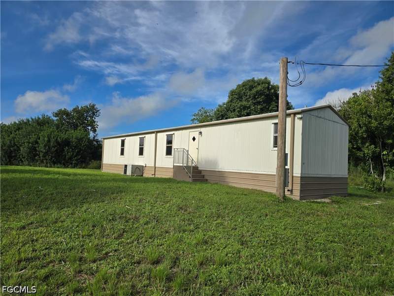 3 bedroom ManufacturedHome at 1000 Catawba Ln, Moore Haven, Moore Haven — photo 4