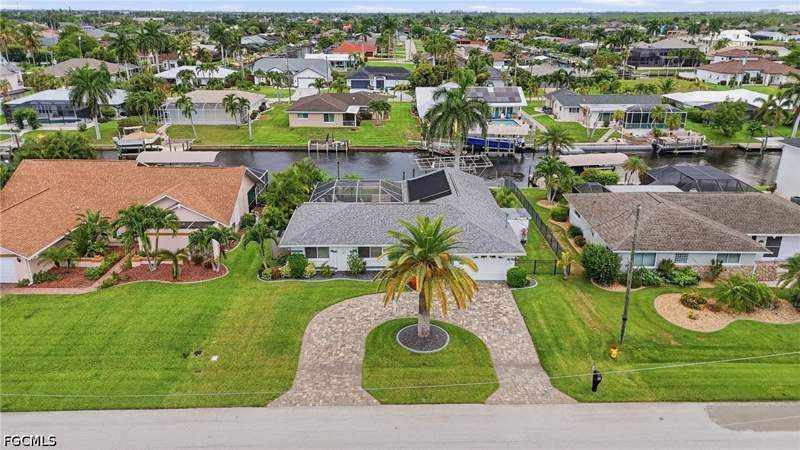 3 bedroom SingleFamilyResidence at 2045 SE 28th St, Cape Coral, Cape Coral — photo 3