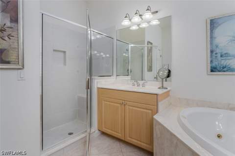 15821 Delaplata Ln, Naples FL - photo 18 of 32