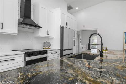 401 Countryside Dr, Naples FL - photo 14 of 44