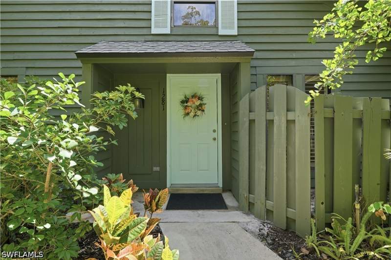 2 bedroom Attached at 1281 Solana Rd, Bent Pines Villas Condo, Naples — photo 2
