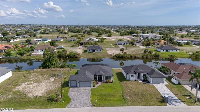3 bedroom SingleFamilyResidence at 1504 NW 17th Ter, Cape Coral, Cape Coral — photo 2