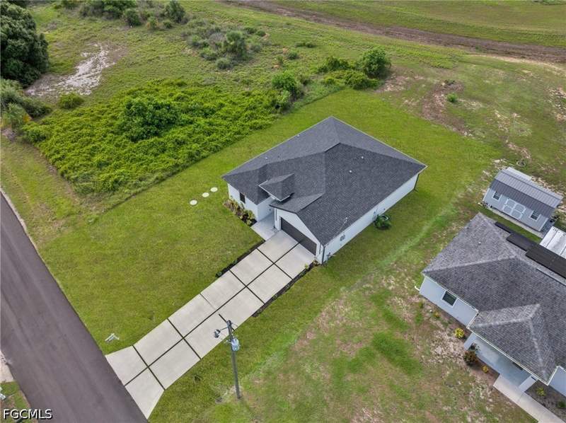 3 bedroom SingleFamilyResidence at 7071 Tide Cir, Port Labelle, Labelle — photo 4