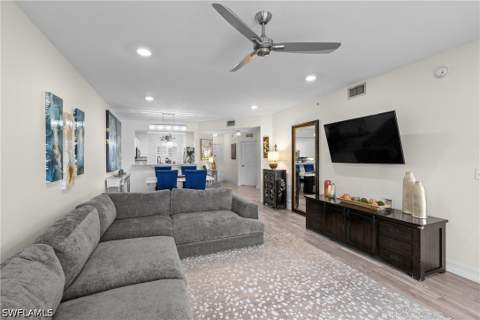 7812 Regal Heron Cir 103, Naples FL - photo 15 of 32