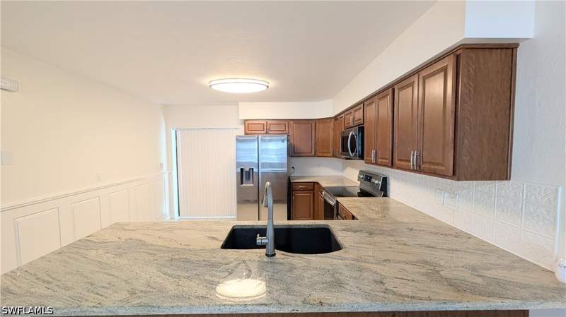 2 bedroom Condominium at 815 Victoria Dr 106, Victoria Arms Condo, Cape Coral — photo 4