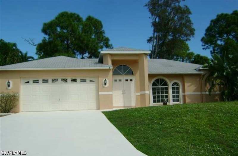 3 bedroom SingleFamilyResidence at 8149 Pennsylvania Blvd, San Carlos Park, Fort Myers — photo 1