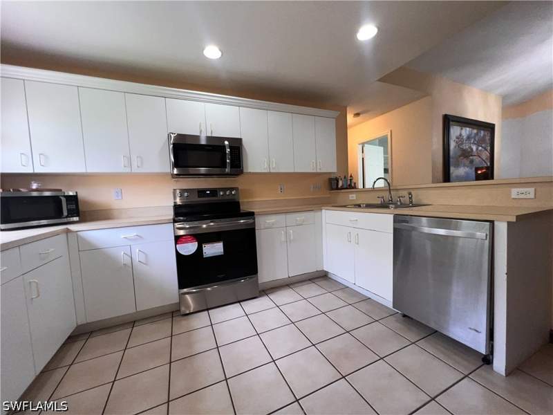 3 bedroom SingleFamilyResidence at 8149 Pennsylvania Blvd, San Carlos Park, Fort Myers — photo 2