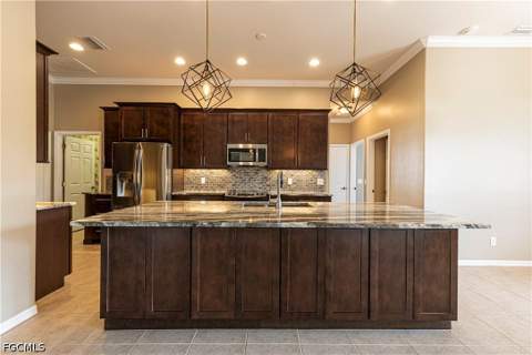 2529 SW 23rd Pl, Cape Coral FL - photo 6 of 35