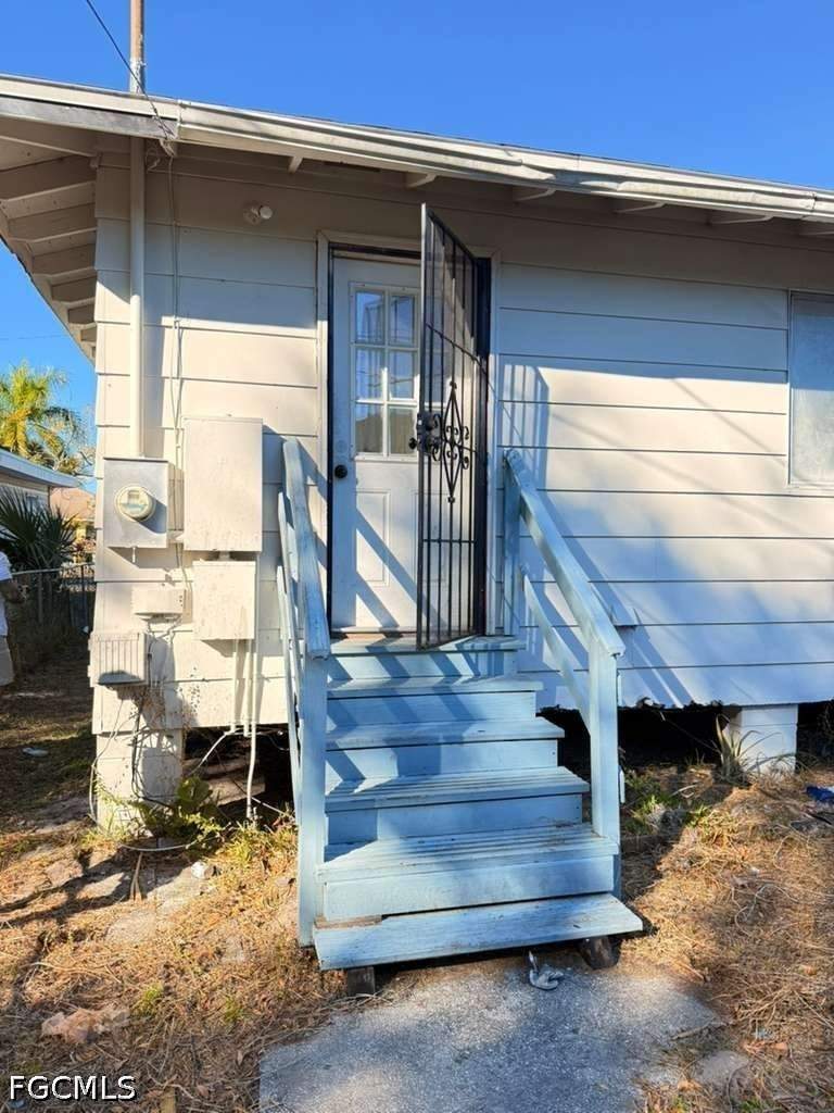 3 bedroom SingleFamilyResidence at 3316 Armstrong Ct, Schoolview Homes, Fort Myers — photo 4