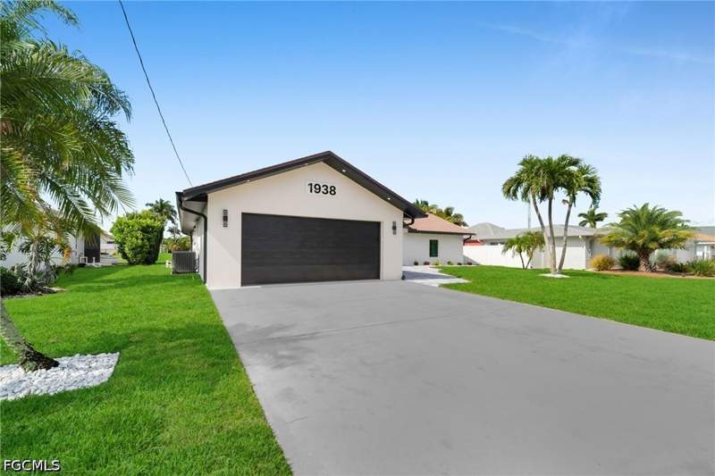 3 bedroom SingleFamilyResidence at 1938 Cornwallis Pkwy, Cornwallis, Cape Coral — photo 2