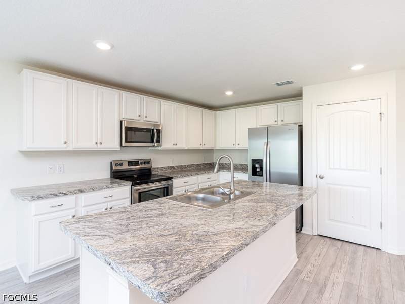 4 bedroom SingleFamilyResidence at 1406 NE 12th Pl, Cape Coral, Cape Coral — photo 3