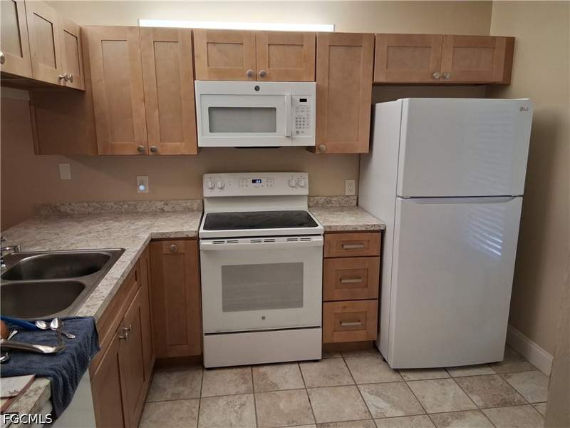 2 bedroom Condominium at 15000 Arbor Lakes Dr E 3, Arbor Lakes Condo, North Fort Myers — photo 2