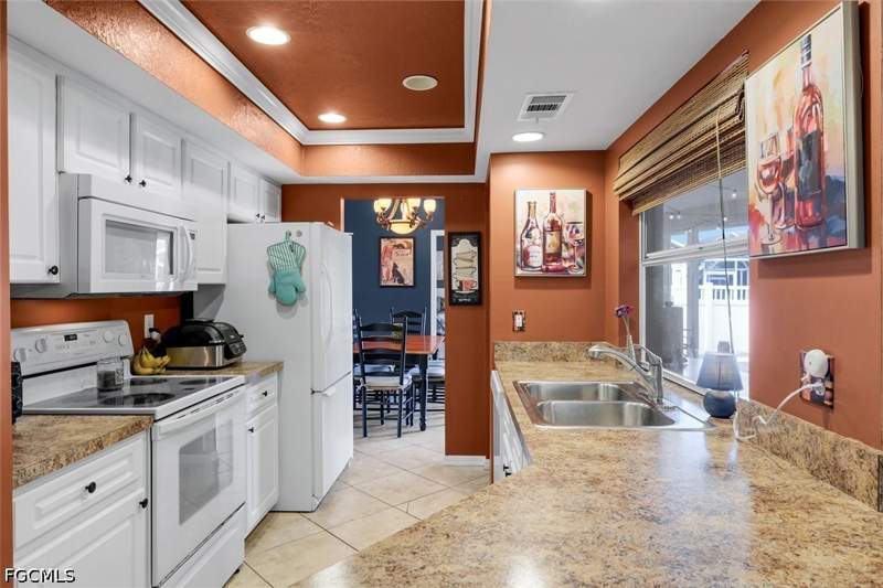 3 bedroom SingleFamilyResidence at 13481 Red Maple Cir, Willow Creek, North Fort Myers — photo 4