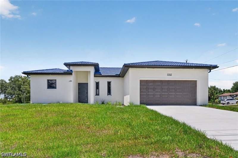 3 bedroom SingleFamilyResidence at 3707 E 15th St, Lehigh Acres, Lehigh Acres — photo 2