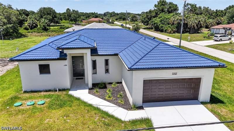 3 bedroom SingleFamilyResidence at 3707 E 15th St, Lehigh Acres, Lehigh Acres — photo 4