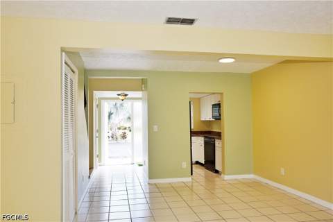 1123 SW 48th Ter 102, Cape Coral FL - photo 11 of 32