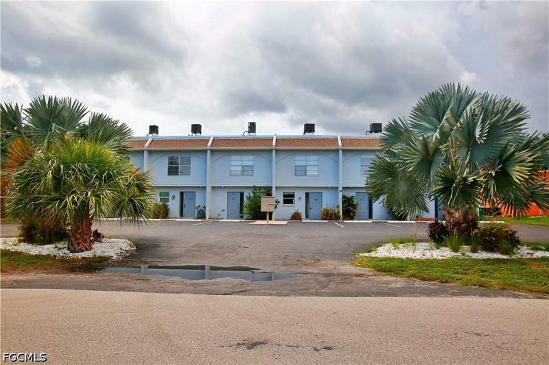 2 bedroom Townhouse at 1123 SW 48th Ter 102, Coral Bayview Condo, Cape Coral — photo 3