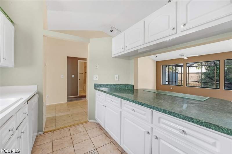2 bedroom SingleFamilyResidence at 5581 Longleaf Dr, Foxmoor Lakes, North Fort Myers — photo 5
