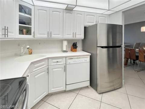 320 Seaview Ct 608, Marco Island FL - photo 9 of 29