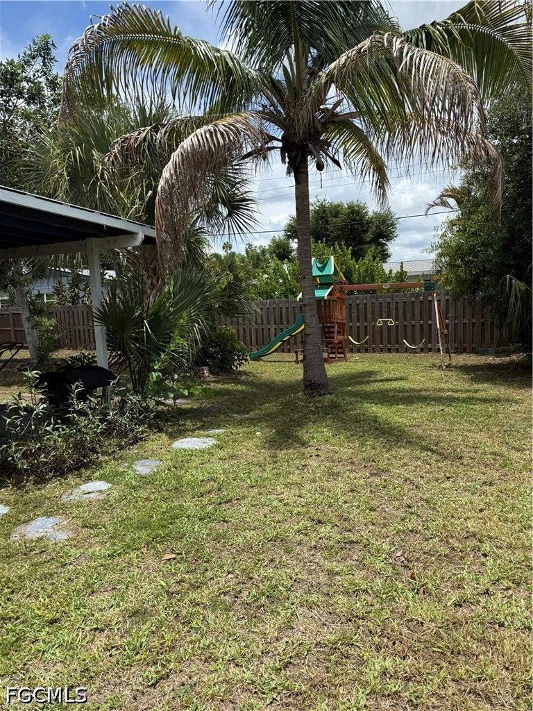 3 bedroom SingleFamilyResidence at 3941 Maxine St, Fort Myers, Fort Myers — photo 2