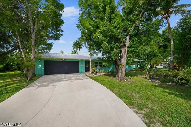 3 bedroom SingleFamilyResidence at 8700 Exeter St, Fort Myers Villas, Fort Myers — photo 1