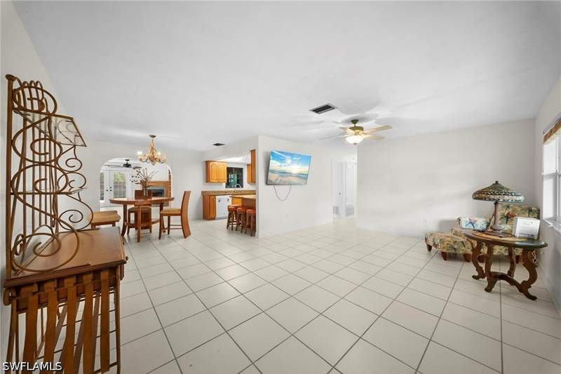 3 bedroom SingleFamilyResidence at 8700 Exeter St, Fort Myers Villas, Fort Myers — photo 4
