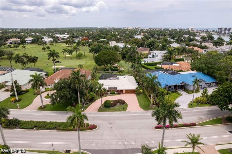 3 bedroom SingleFamilyResidence at 520 Harbour Dr, Moorings, Naples — photo 5