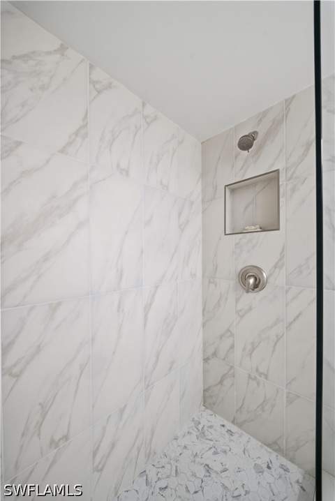 4688 Pembrooke Ln, Bonita Springs FL - photo 17 of 29