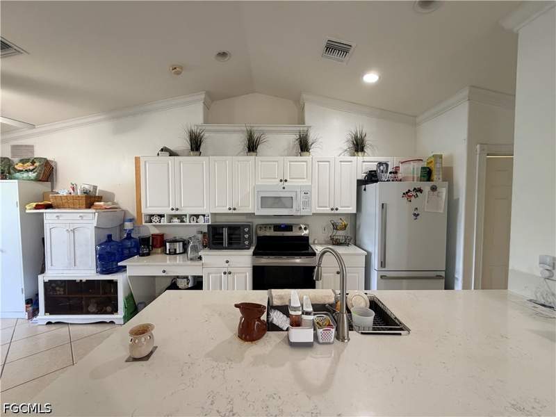 3 bedroom SingleFamilyResidence at 1621 SW 14th Ter, Cape Coral, Cape Coral — photo 4
