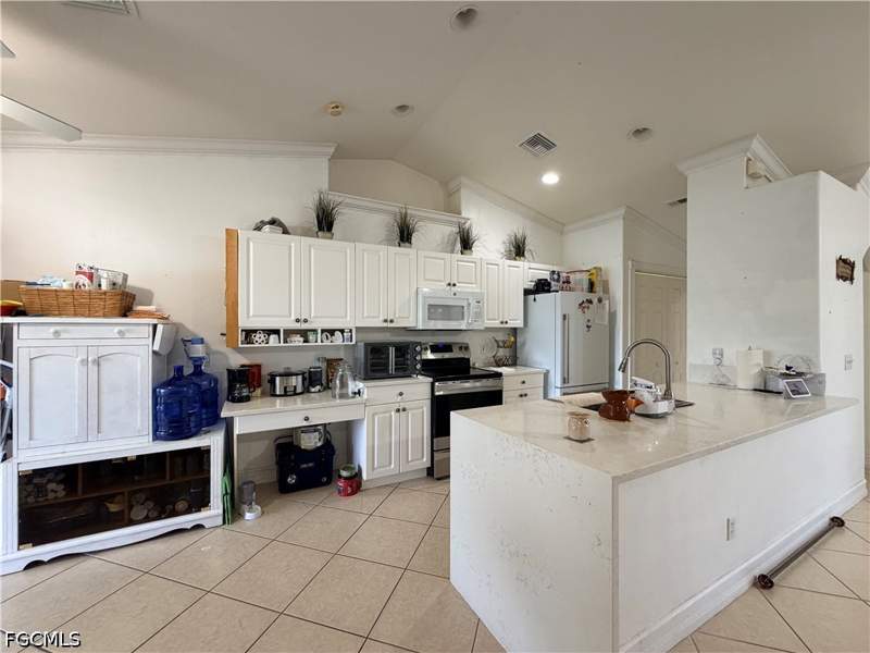 3 bedroom SingleFamilyResidence at 1621 SW 14th Ter, Cape Coral, Cape Coral — photo 5