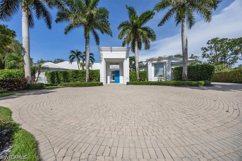 3 bedroom SingleFamilyResidence at 5000 Groveland Ter, Quail West, Naples — photo 2