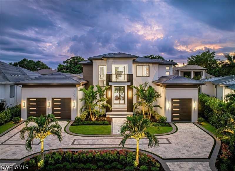 5 bedroom SingleFamilyResidence at 3235 Regatta Rd, Moorings, Naples — photo 1