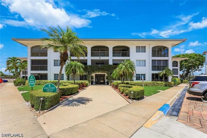 2 bedroom Condominium at 5 High Point Cir W 204, High Point Country Club, Naples — photo 1