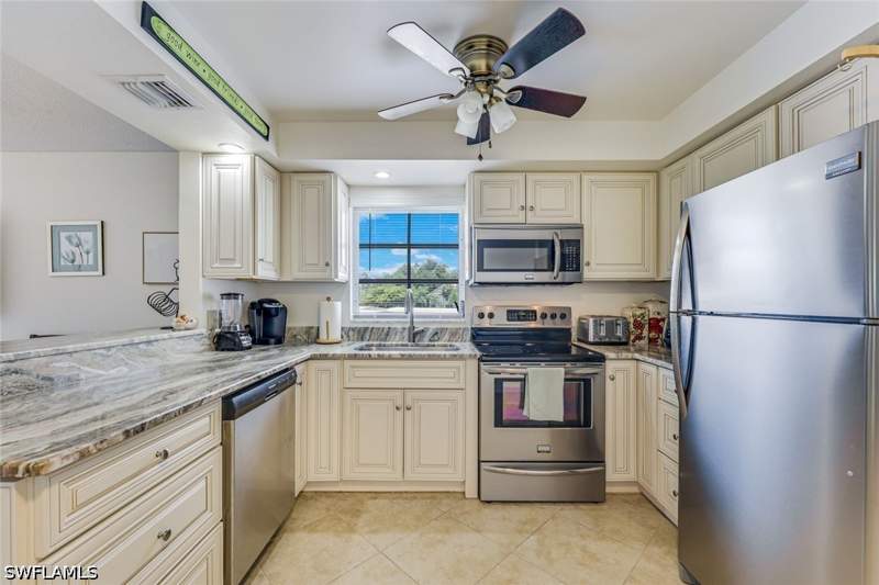 2 bedroom Condominium at 5 High Point Cir W 204, High Point Country Club, Naples — photo 3