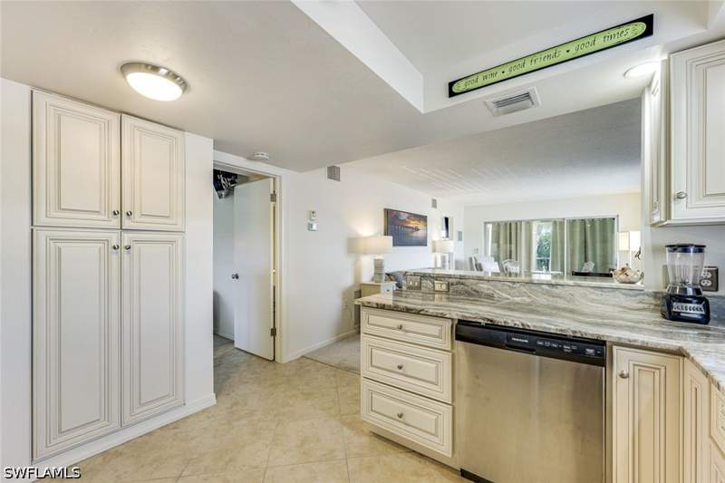 2 bedroom Condominium at 5 High Point Cir W 204, High Point Country Club, Naples — photo 4