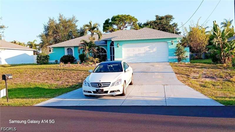 3 bedroom SingleFamilyResidence at 1000 SW 37th St, Cape Coral, Cape Coral — photo 2