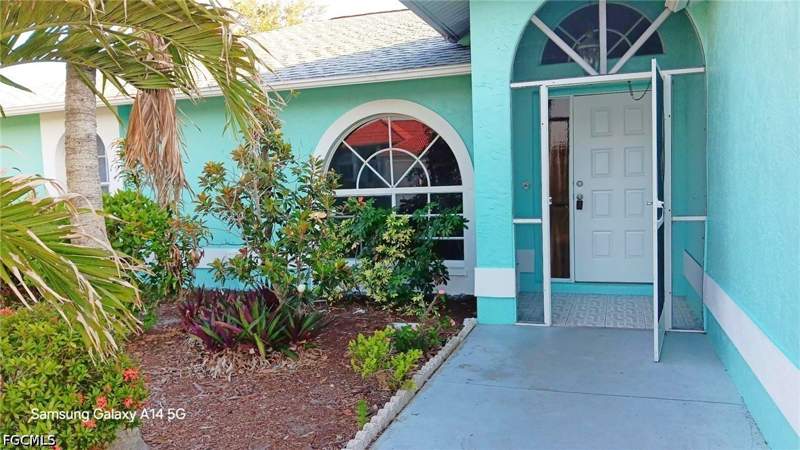 3 bedroom SingleFamilyResidence at 1000 SW 37th St, Cape Coral, Cape Coral — photo 4